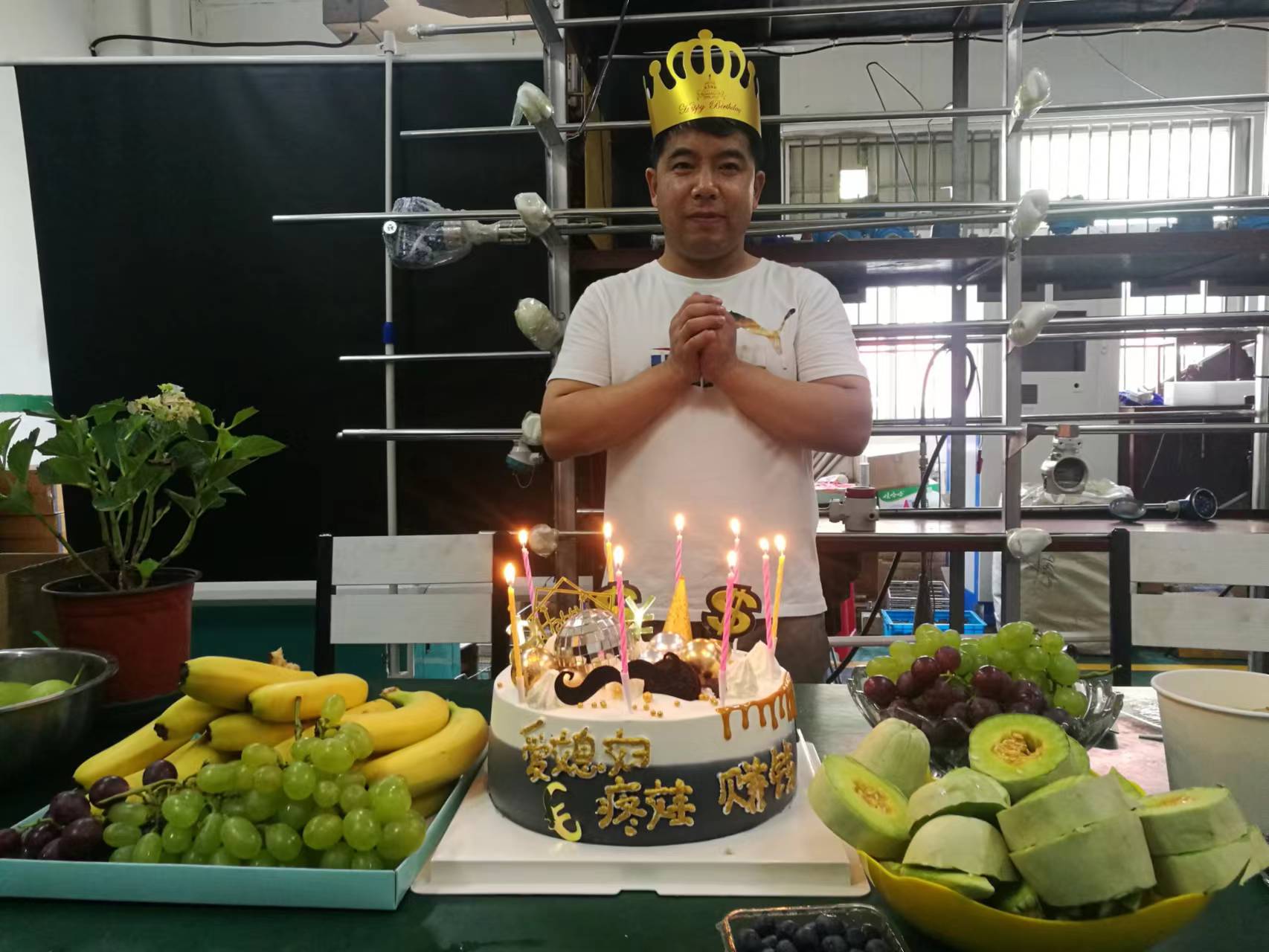 西安相遠儀表為15年液位計焊工慶祝生日